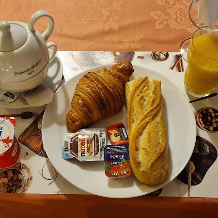 Aux Trois Rois Hotel Pont-Sur-Yonne Buitenkant foto