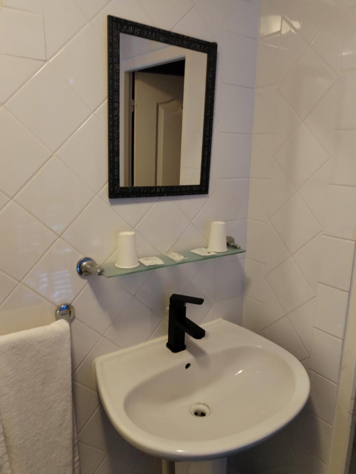 Aux Trois Rois Hotel Pont-Sur-Yonne Buitenkant foto