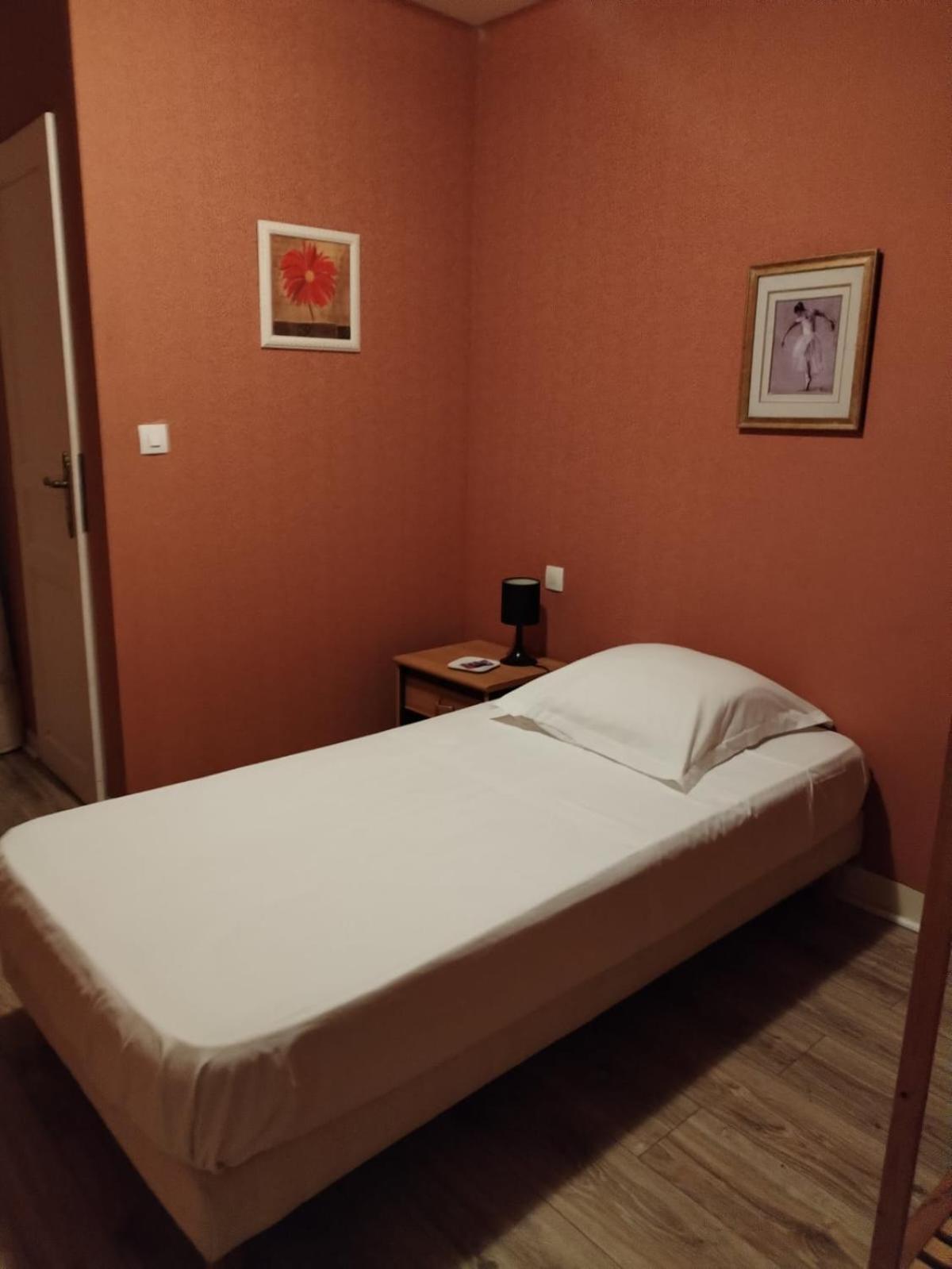 Aux Trois Rois Hotel Pont-Sur-Yonne Buitenkant foto