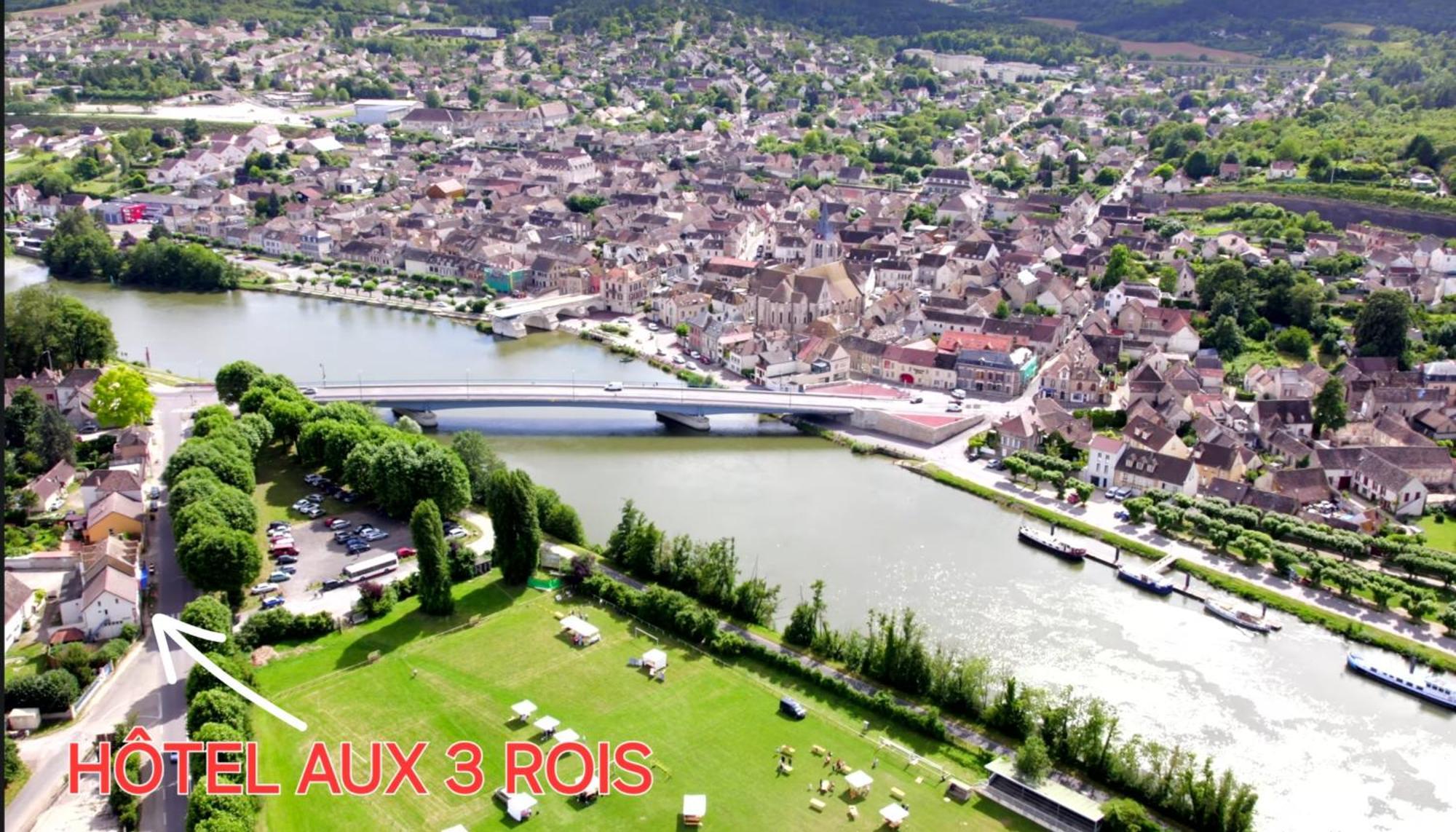 Aux Trois Rois Hotel Pont-Sur-Yonne Buitenkant foto
