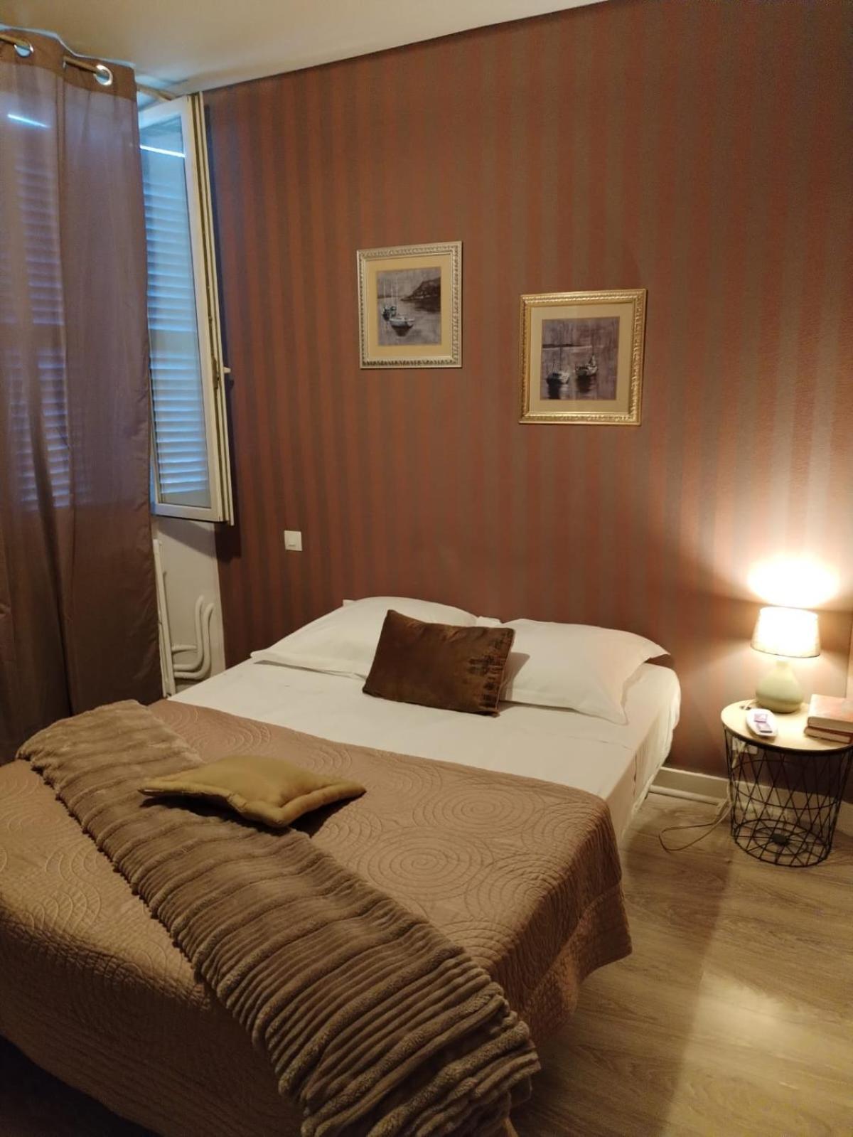 Aux Trois Rois Hotel Pont-Sur-Yonne Buitenkant foto