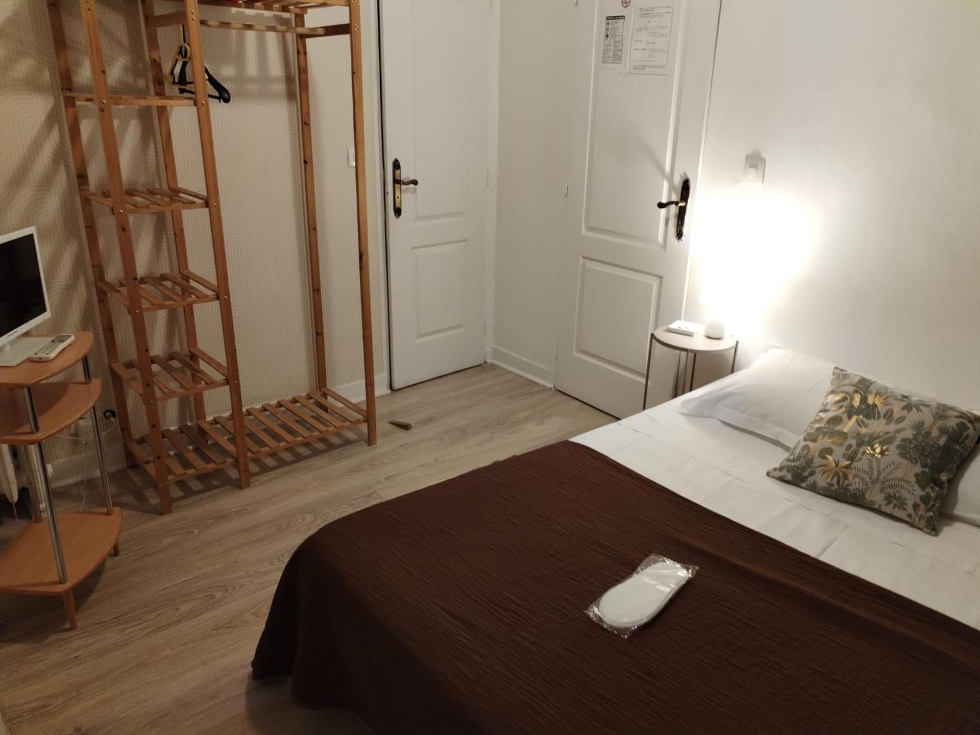 Aux Trois Rois Hotel Pont-Sur-Yonne Buitenkant foto